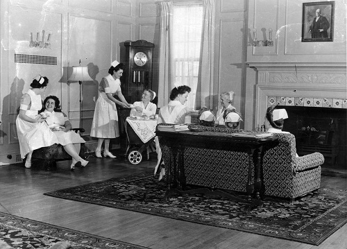 1940 Nursing students taking a tea break